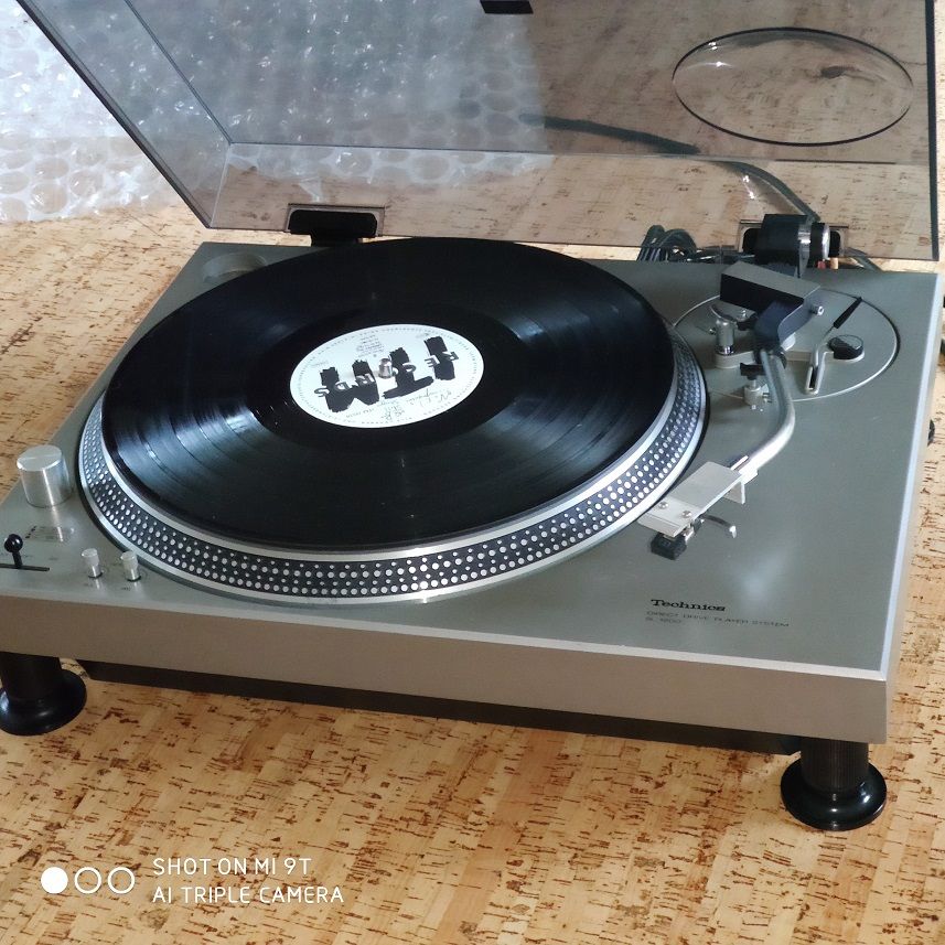 Виниловый проигрыватель Tесhnics SL-1200